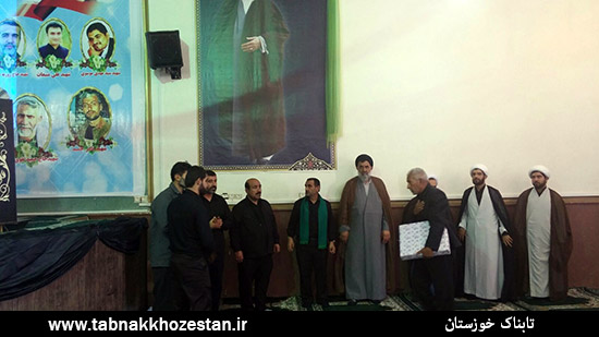 تجلیل از خانواده های شهدای مدافع حرم در رامهرمز تجلیل از خانواده های شهدای مدافع حرم در رامهرمز