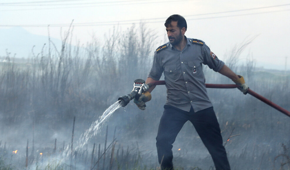 آتش سوزی در مراتع دیر بوشهر مهار شد